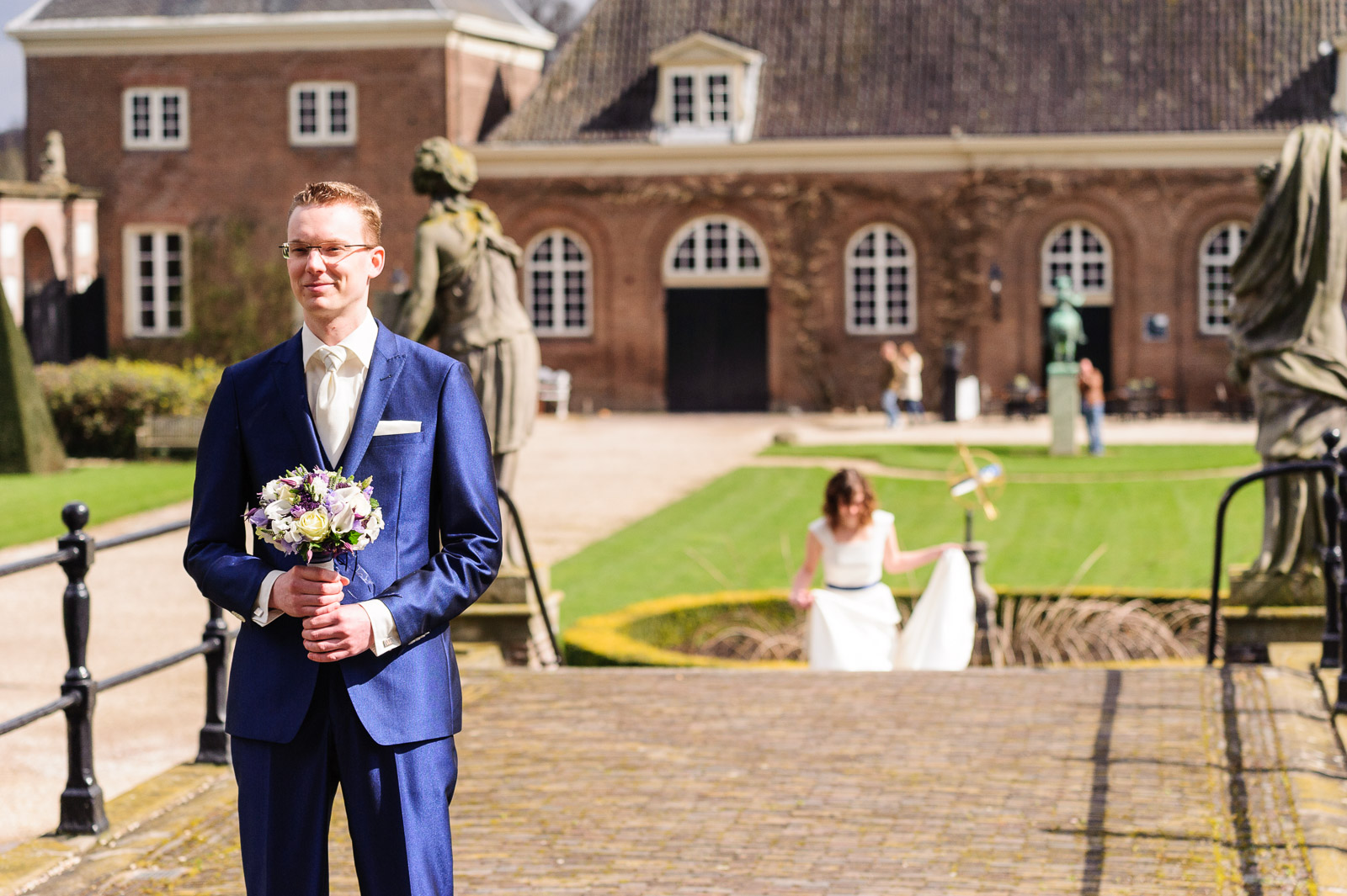 Buitenplaats Amerongen First Look Bruidspaar Trap Kasteel