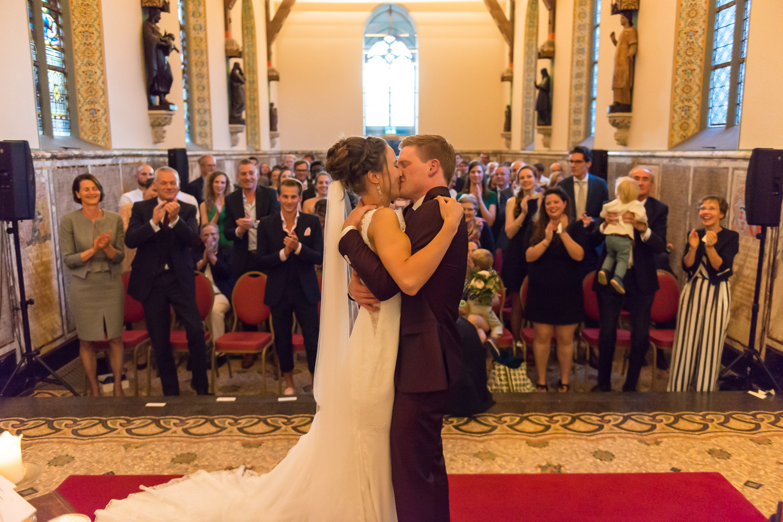 Eerste Kus Trouwceremonie Kasteel De Haar Kapel