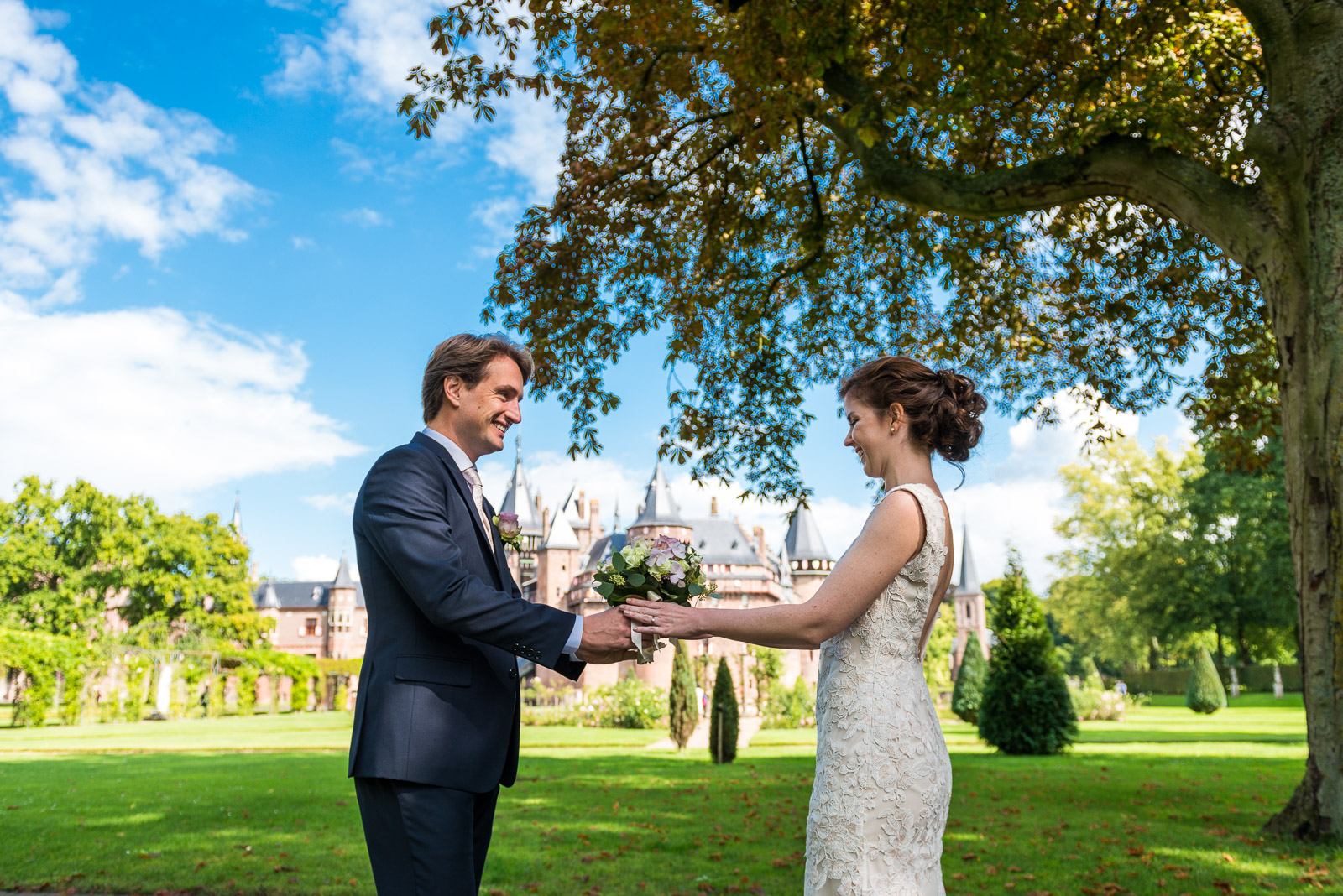 First Look Kasteel De Haar Bruid Bruidegom